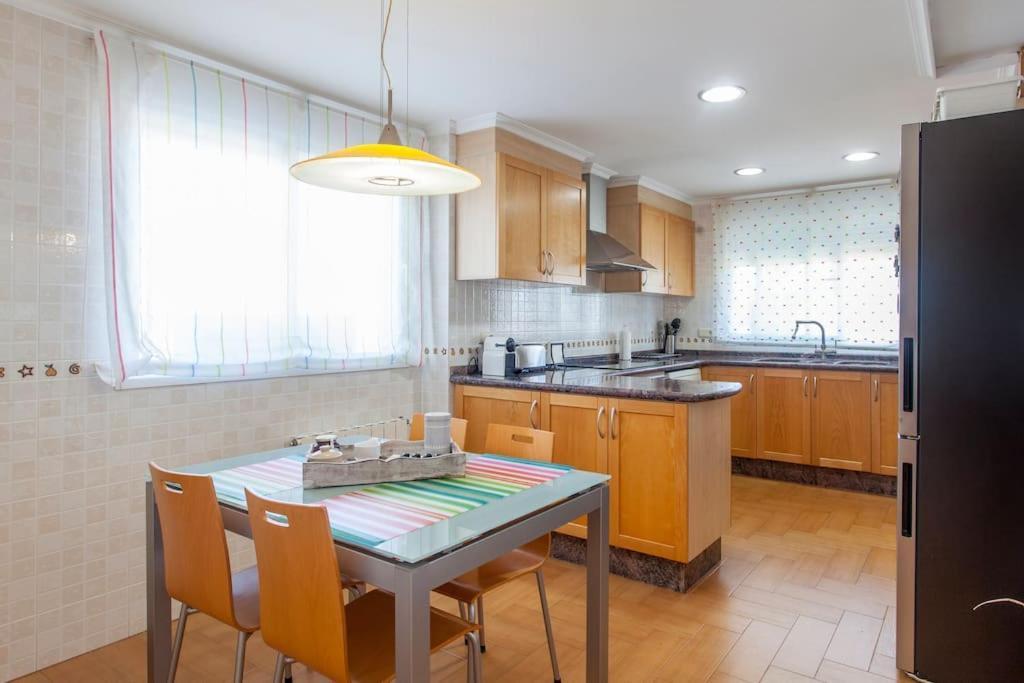 Casa En Valencia, Cerca De Golf, Playas, Moto Gp Dom wakacyjny *